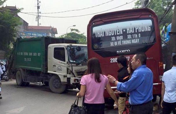 Hiện trường vụ tai nạn liên hoàn. Ảnh: Tin Nóng Sóc Sơn - HN 24H.