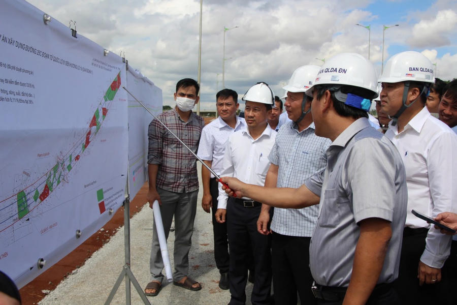 Chủ tịch UBND tỉnh Đồng Nai yêu cầu tháo gỡ vướng mắc, tăng tốc giải phóng mặt bằng hai tuyến 25B, 25C.