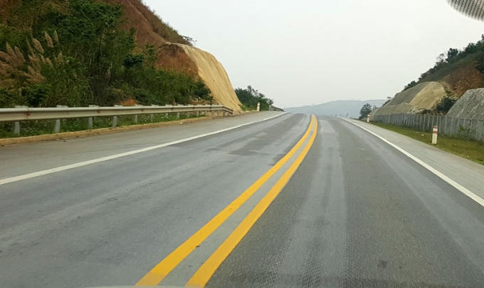 Ở cả hai chiều, tình trạng xuống cấp đều xảy ra.