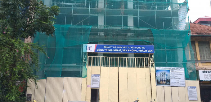 Theo vị lãnh đạo phường này cho biết: “Công trình của bà Phương được xây dựng từ năm 2016, tất cả các hộ liền kề đều không có ý kiến gì.