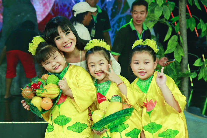 &Aacute;nh Tuyết bật kh&oacute;c khi gặp được nhạc sĩ Dương Thiệu Tước để trả bản quyền