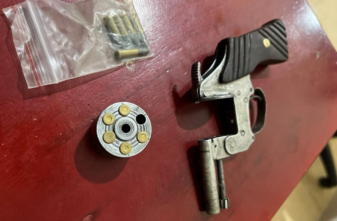 chu-quan-bar-trang-bi-vu-khi-nong-de-buon-ban-ma-tuy