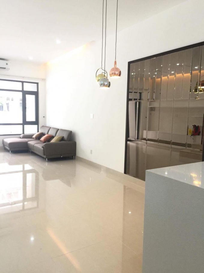 Nhà mới 100% vừa được hoàn thiện và chưa sử dụng. Nhà có sổ hồng.