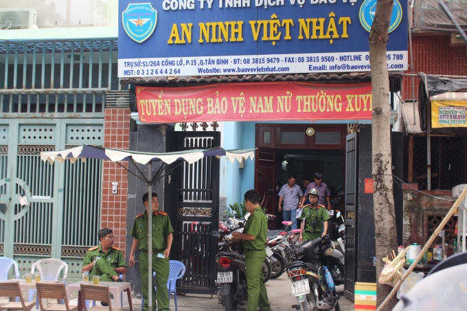 Cơ quan công an khám xét nơi làm việc của ông Phương.