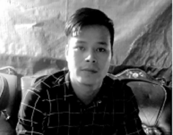 Ông Thụ trao đổi sự việc với phóng viên.