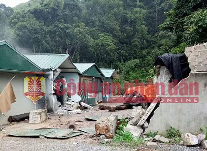 Căn nhà Nguyễn Thanh Tuân và Nguyễn Văn Thuận cùng đồng bọn cố thủ và chống trả quyết liệt lực lượng Công an