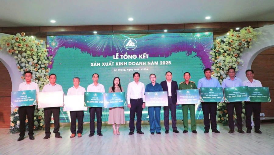 CIC trao ủng hộ công tác an sinh xã hội cho các địa phương, đơn vị.