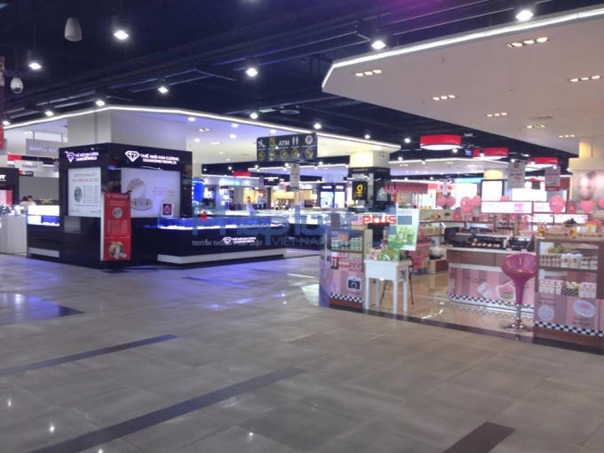 Nhiều đơn vị thuê lại mặt bằng từ Big C vẫn chưa hề biết tòa nhà này chưa được Bộ Xây dựng kiểm định chất lượng xây dựng.