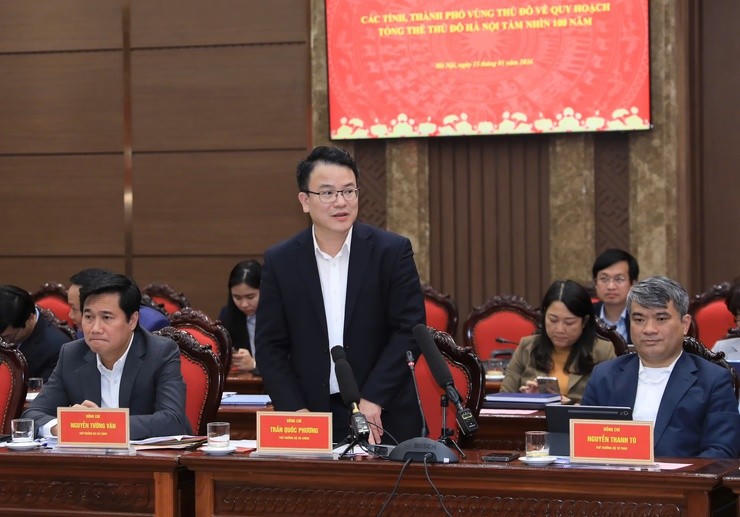 Thứ trưởng Bộ Tài chính Trần Quốc Phương phát biểu ý kiến.
