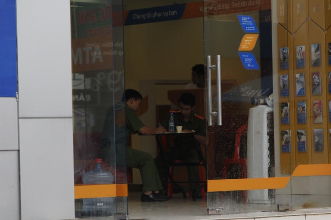 Cơ quan công an lấy lời khai các nhân chứng.