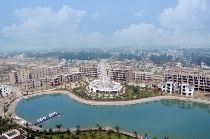 Toàn cảnh Vòng quay Ánh Sáng trong khuôn viên dự án FLC Lux City.
