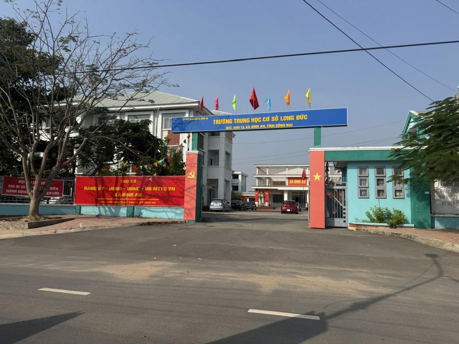 Một trường học khang trang, hiện đại tại khu tái định cư Long Đức.