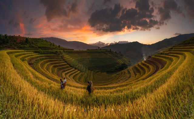Ở những vùng không bị ô nhiễm ánh sáng và hội tụ đủ yếu tố cần thiết về điều kiện tự nhiên như Mù Cang Chải, du khách hoàn toàn có thể ngắm nhìn dải ngân hà đẹp kỳ ảo bằng mắt thường. Tuy nhiên, để lưu lại trọn vẹn khoảnh khắc đẹp như trong phim này thì cần phải có thiết bị chụp hình chất lượng.