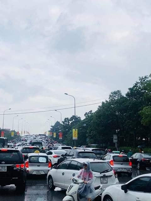 Thanh H&oacute;a: Sau trận mưa lớn, đường phố ngập lụt
