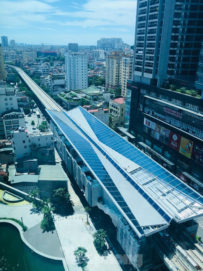 Công nhân đội nắng hoàn thiện nhà ga tuyến đường sắt Nhổn - ga Hà Nội. - ảnh 10