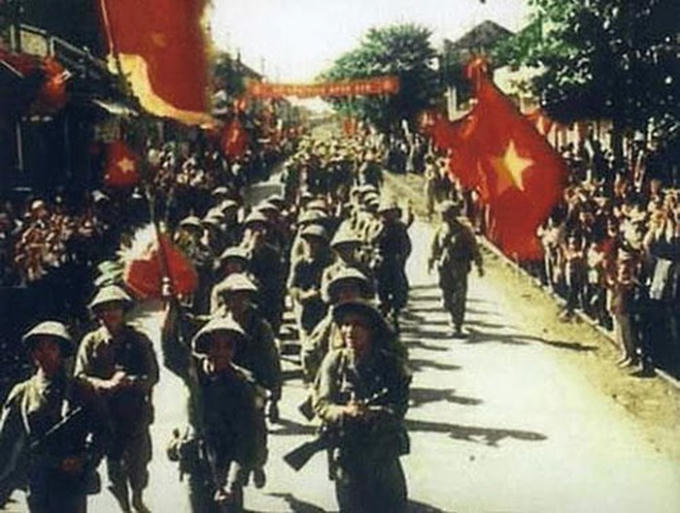 Đoàn quân chiến thắng trở về tiếp quản Thủ đô ngày 10-10-1954