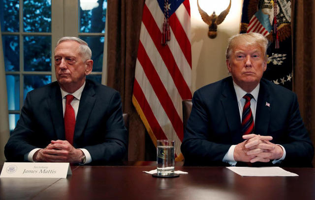 Tổng thống Mỹ Donald Trump và Bộ trưởng Quốc phòng James Mattis (Ảnh: Reuters)