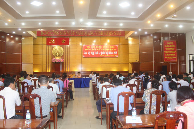 Tổ ĐBQH TP HCM có buổi tiếp xúc cử tri tại quận 12, ghi nhận những phản ánh, bức xúc của người dân.