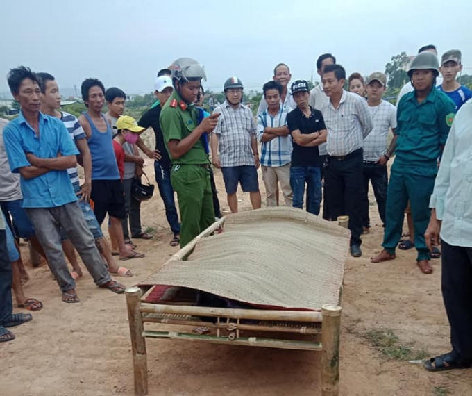 Hiện trường vụ nam thanh niên nghi treo cổ tự tử. Ảnh: H.N.