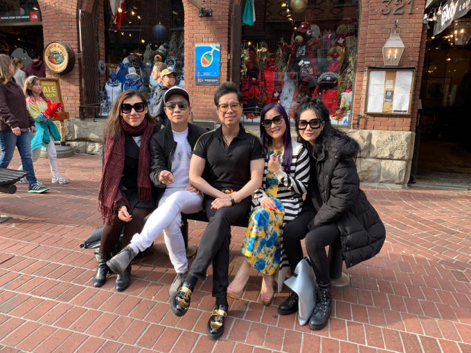 “Ông hoàng nhạc sến” Ngọc Sơn vừa có chuyến lưu diễn vô cùng vô cùng thành công tại Canada.