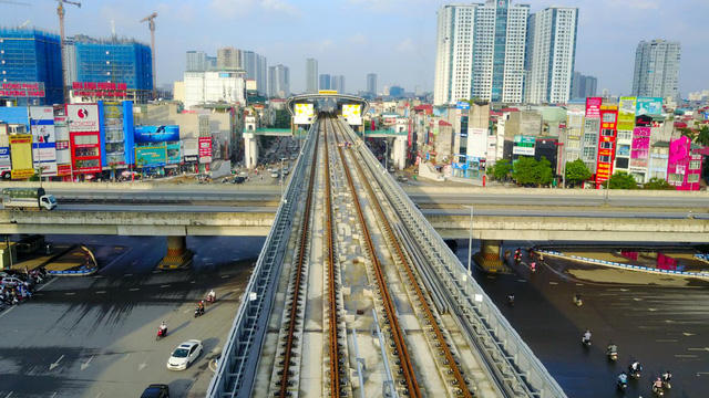 Tầng trên cùng là đường sắt đô thị Cát Linh - Hà Đông đang ở giai đoạn hoàn thiện cuối cùng.