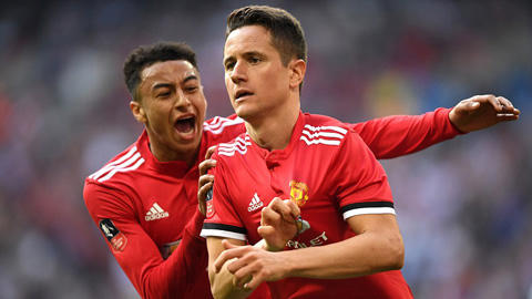Herrera ấn định tỷ số 2-1 cho Mu. Ảnh: Daily Mail.