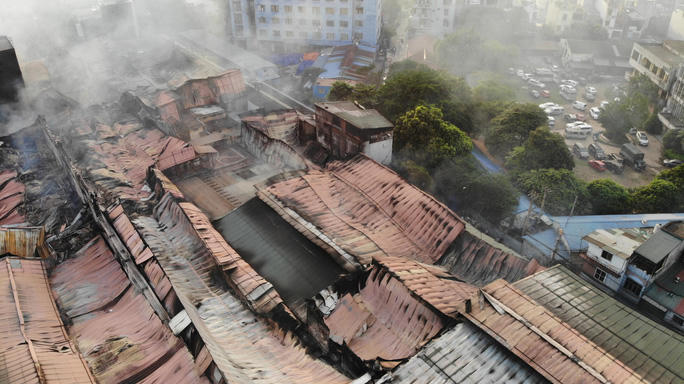 Hàng ngàn m2 khu vực kho thuộc Công ty cổ phần bóng đèn phích nước Rạng Đông nằm ở khu vực nội đô thuộc quận Thanh Xuân (Hà Nội ) bị thiêu rụi năm 2019