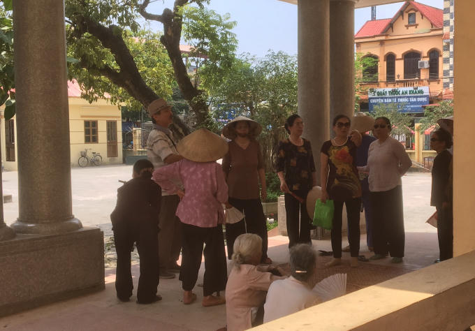 Người dân đề nghị được đối thoại với lãnh đạo xã để “rút” nội dung xác nhận sai trong đơn của công dân.