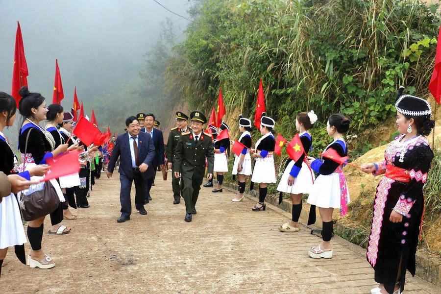 "An ninh vững vàng - Bản làng bình yên".