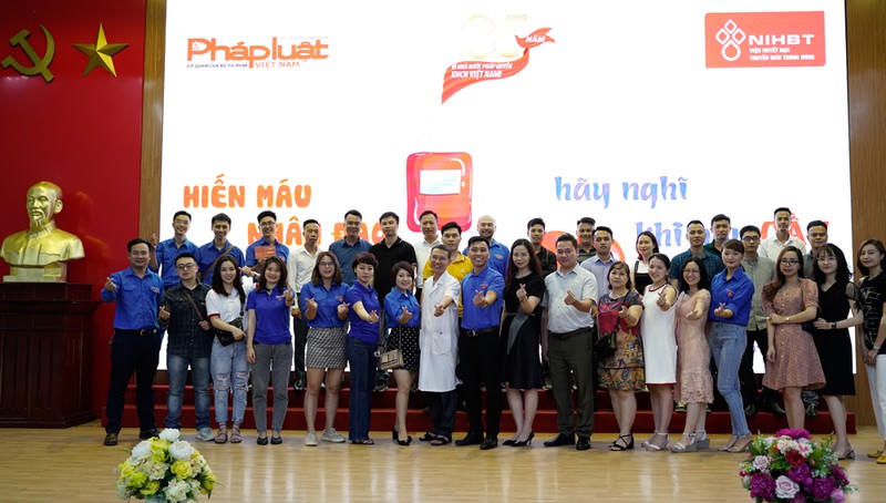 Gần 100 cán bộ, phóng viên Báo Pháp luật Việt Nam tình nguyện hiến máu