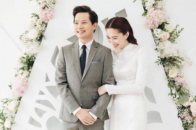 Nụ cười hạnh phúc của hoa hậu trong ngày đính hôn.