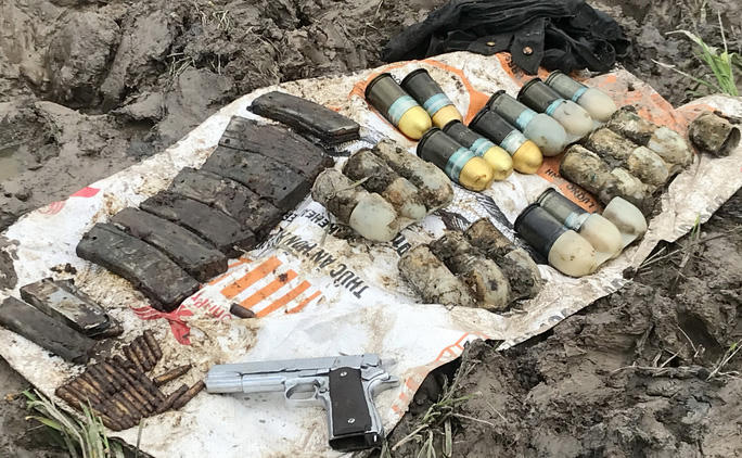 Nhiều loại vũ khí còn khá nguyên vẹn nên giao cho cơ quan chuyên môn xử lý theo quy định. Ảnh: K.V