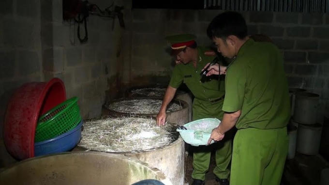 Cơ quan công an bắt tại trận, lập biên bản tại chỗ đối với chủ cơ sở này.