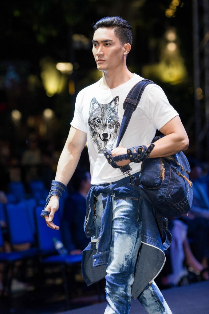 Những trang phục khoẻ khoắn, phóng khoáng càng khiến hình ảnh của Lương Gia Huy trở nên cuốn hút. 