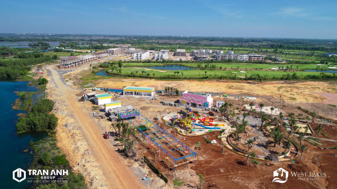 Tổ hợp tiện ích công viên nước tại West Lakes Golf &amp;amp; Villas đang hình thành