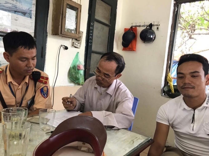 Tổ công tác đã báo cáo đơn vị và chủ động liên hệ bác Đỗ Văn Mão để đón thanh niên trên về.