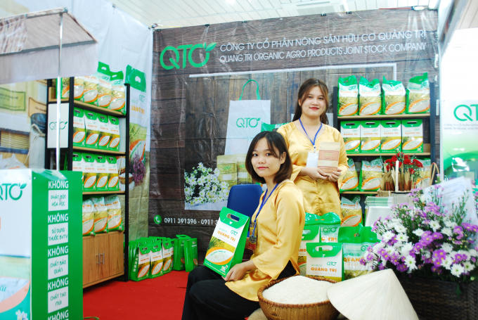 Các hoạt động giới thiệu sản phẩm, khuyến mại của doanh nghiệp, còn có các hoạt động trưng bày và nhận diện hàng thật hàng giả; trưng bày giới thiệu sản phẩm nông sản an toàn thực phẩm.