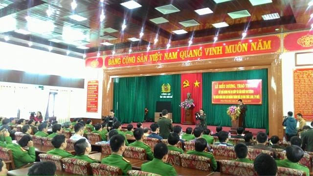 Toàn cảnh buổi biểu dương, trao thưởng chuyên án 1216C. (Ảnh: Đăng Hậu).