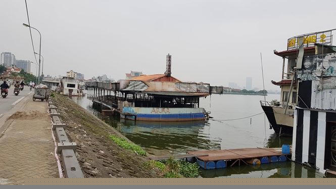Đầu tháng 5/2019, một du thuyền bỏ hoang ở đây đột nhiên bốc cháy dữ dội.