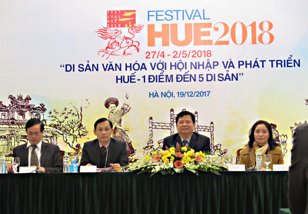 Buổi họp báo công bố Festival Huế 2018 diễn ra vào chiều 19/12 tại Hà Nội. (Ảnh: Công Lý)