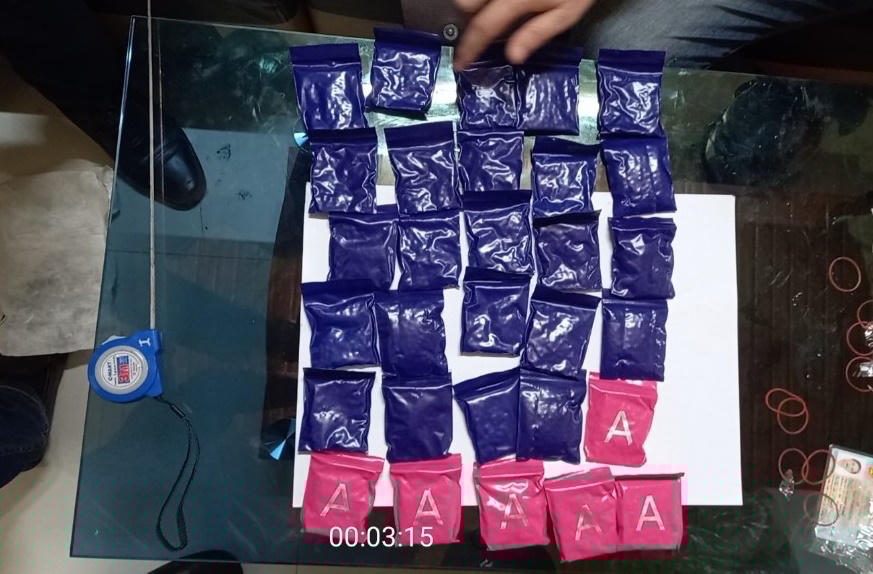 Gần 12.000 viên ma túy hồng phiến thu giữ được từ chuyên án.