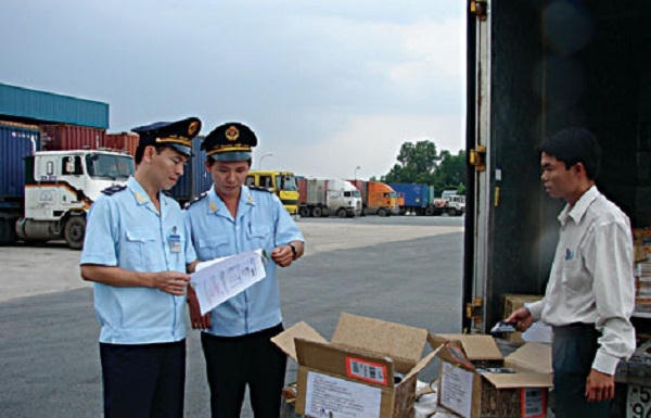 Trong 5 tháng đầu năm 2016 ước thu NSNN của toàn ngành Hải quan đạt 102 nghìn tỷ đồng. Ảnh minh hoạ.