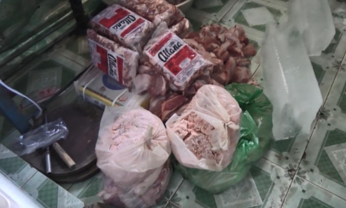 Nguyên liệu không hợp vệ sinh ở trong nhà.