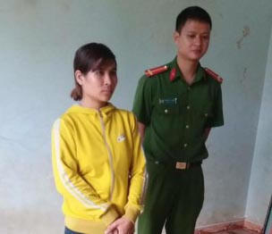 Cơ quan chức năng đọc lệnh bắt tạm giam H'Lĩnh. (Ảnh: Zing.vn)
