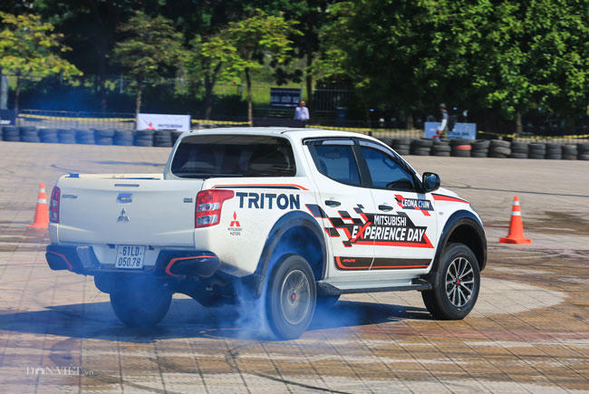 Bắt đầu sự nghiệp đua drift từ năm 2006 khi vừa tròn 20 tuổi, đến nay Leona Chin được mệnh danh là “nữ hoàng drift xe”.