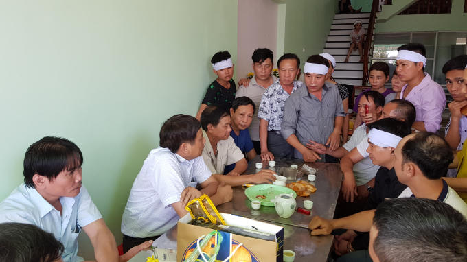 Toàn cảnh buổi gặp gỡ giữa gia đình nạn nhân Vương Đình Cường và lãnh đạo bệnh viện Đa Khoa Hà Đông.