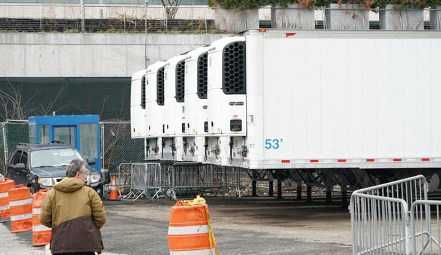 Thi thể ùn ứ trong các nhà xác di động ở New York