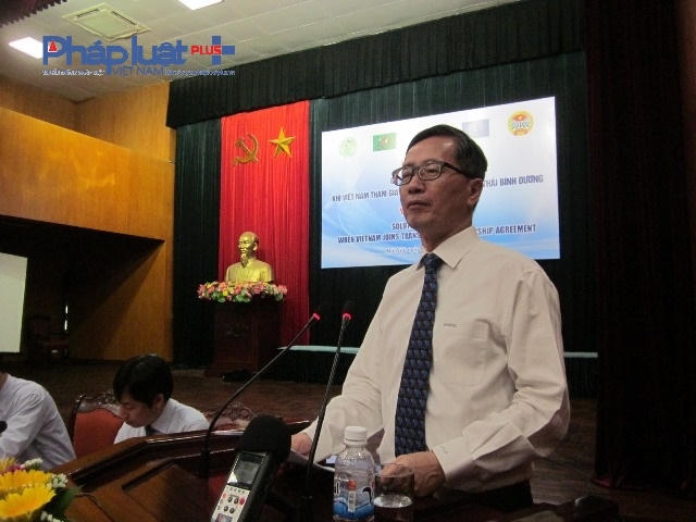 Ông JongHa Bae, trưởng đại diện FAO tại Việt Nam trình bày những nội dung liên quan khi Việt Nam gia nhập TPP.
