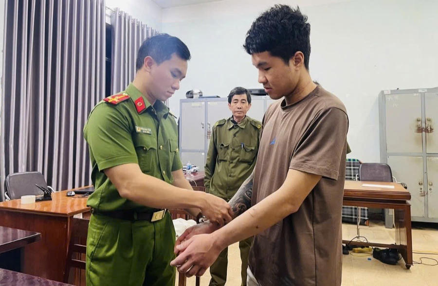 Công an bắt giữ Nguyễn Văn Khôi