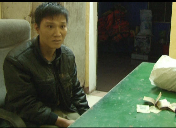 Đối tượng Nguyễn Ngọc Tuấn tại cơ quan công an.